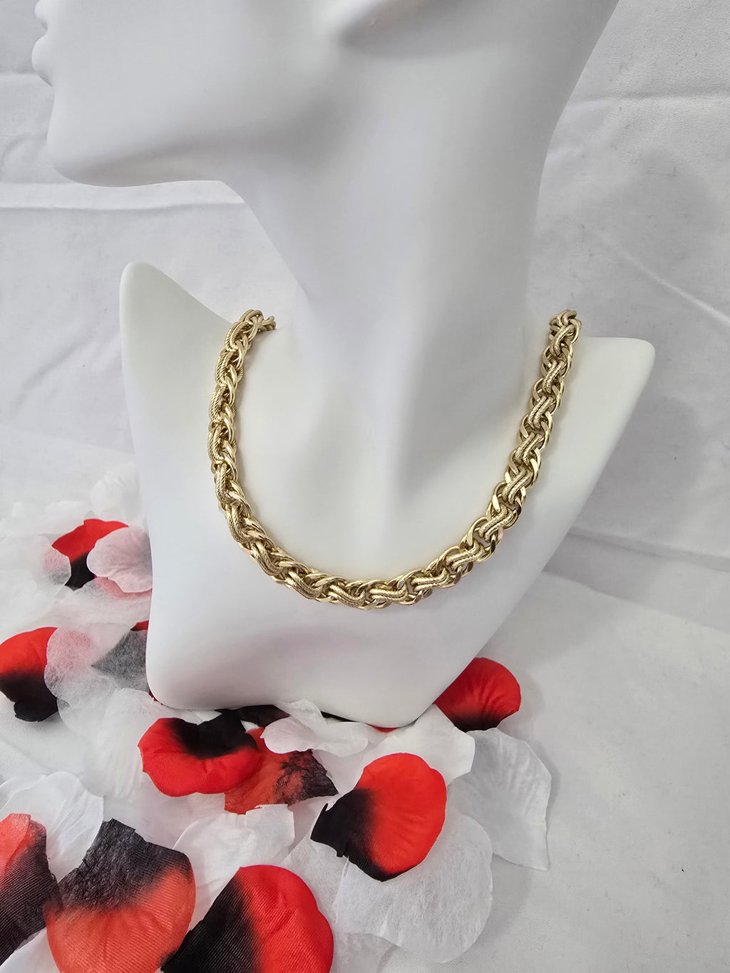 Gargantilla Oro Laminado 14K para Mujer – Cadena Trenzada Elegante