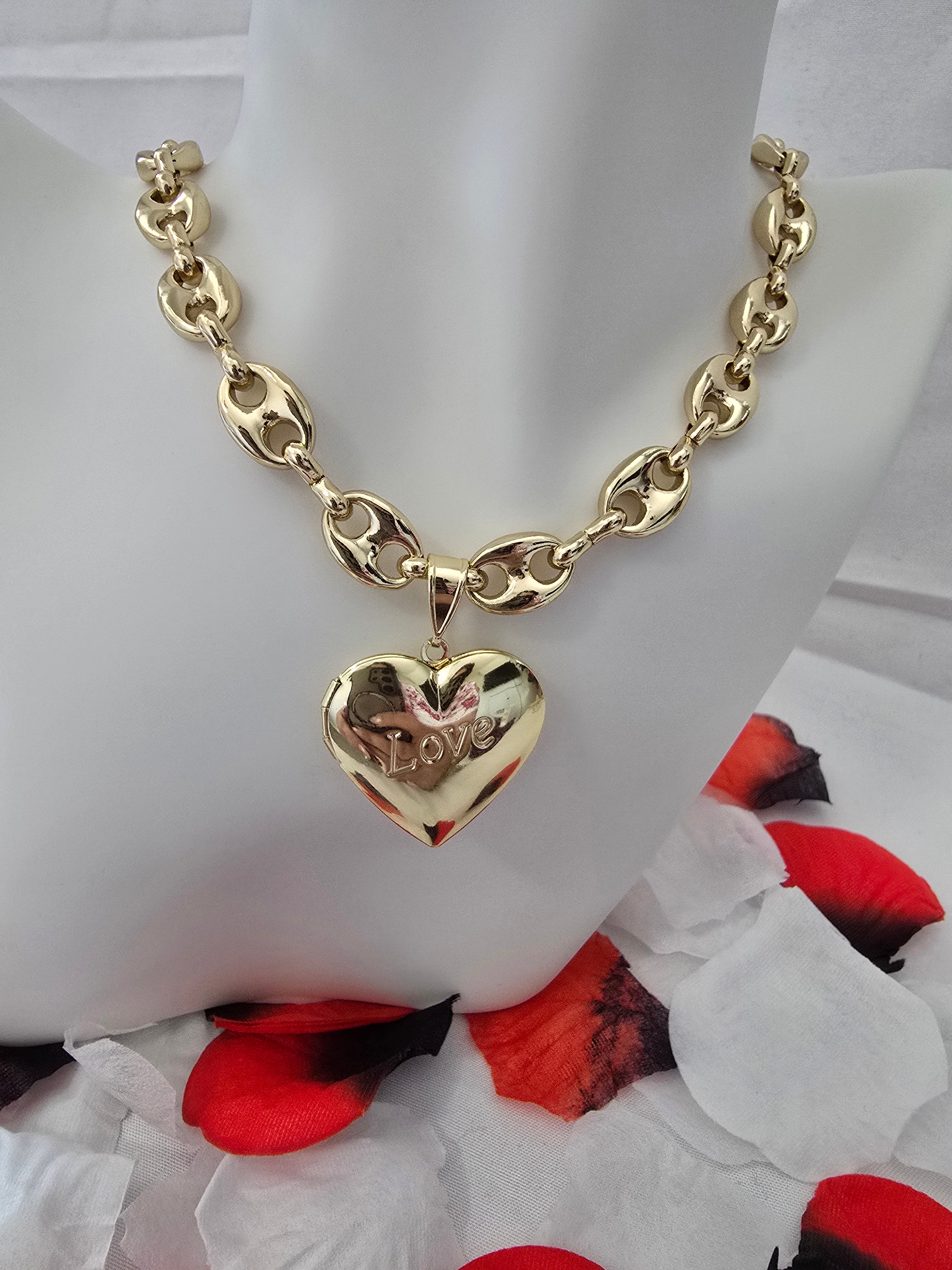 Collar Estilo Gigi Oro Laminado 14K con Corazón Abrible para Foto
