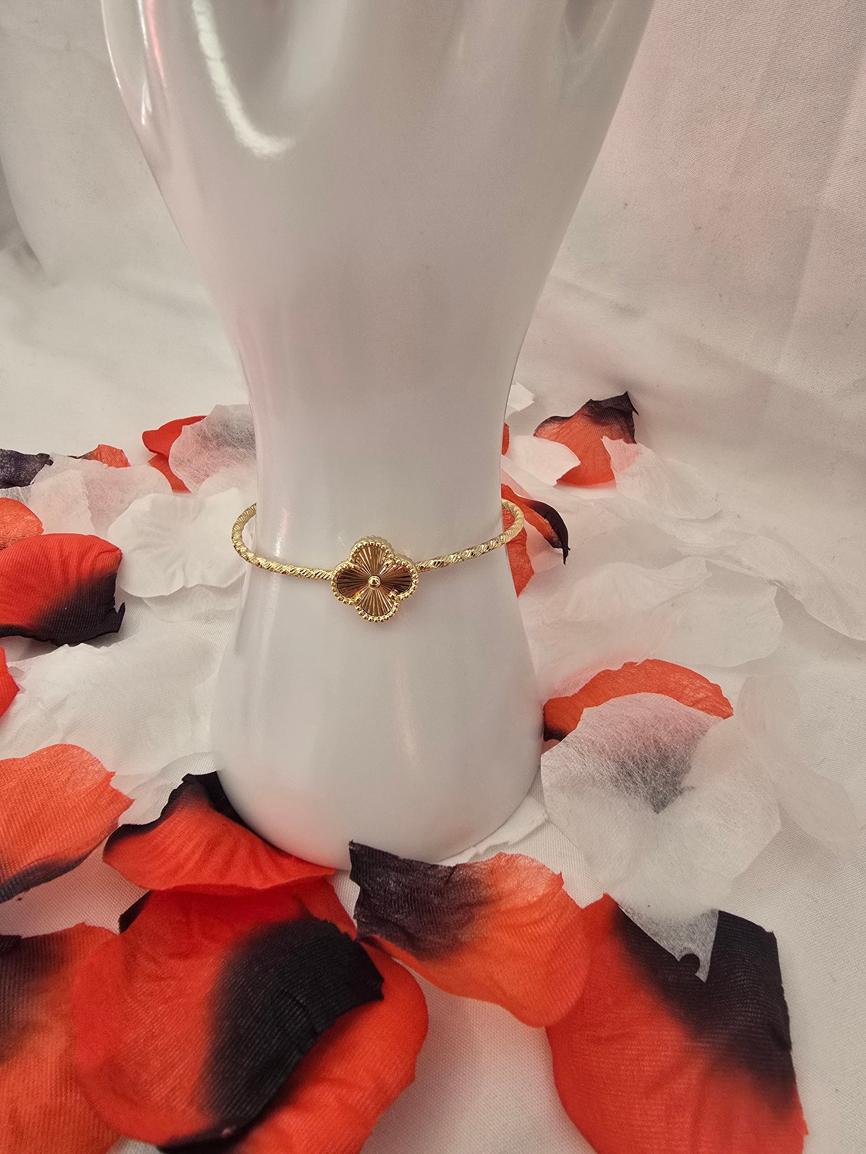Manilla de Flor Dorada Elegante en Oro Laminado 14K